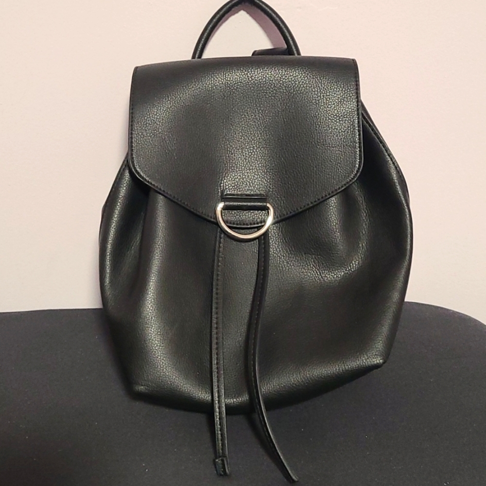 Unban Outfitters backpack